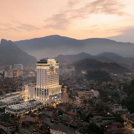 Four Points By Sheraton Ha Giang Exterior photo